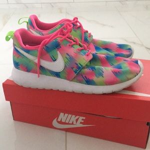 Nike Rainbow Roshes